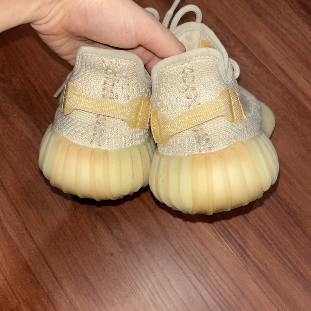Yeezys V2 - Picture 5 of 5